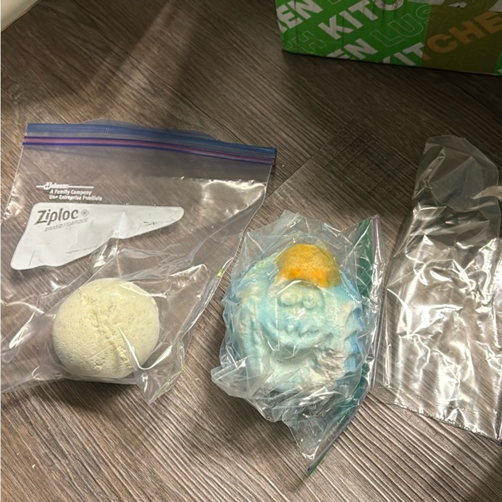 Lush Body Washes Bath Bombs Lotions and Scrubs - Picture 13 of 13